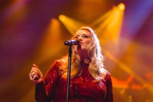 Ashley Borody performing live – Parton Productions’ top tribute act